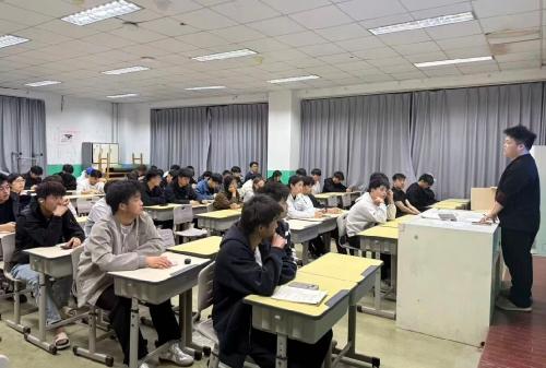 收心归位筑安全 凝心聚力启新程｜体育学院召开五一假期返校主题班会